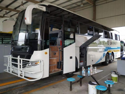 China 12.5 meters 3 axle Coach Bus 60-70 seats luxury bus