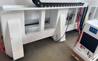 steel frame on aluminum mold cnc milling machine