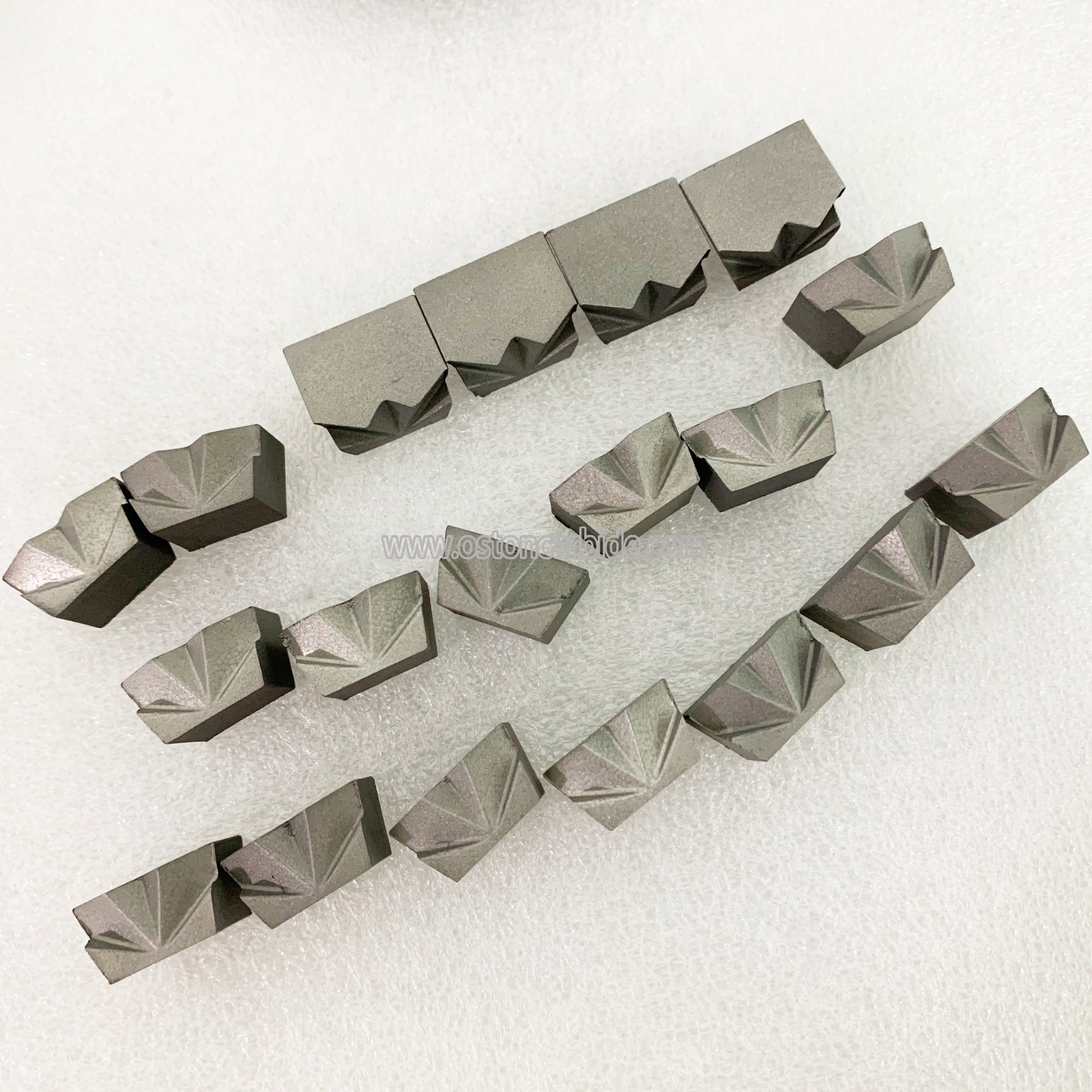 Solid YG20C tungsten carbide nail brazed gripper dies and cutter