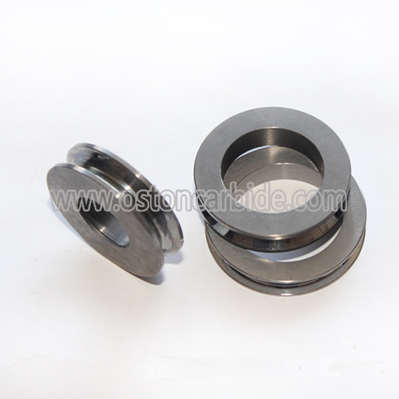 Tungsten carbide straightening roll