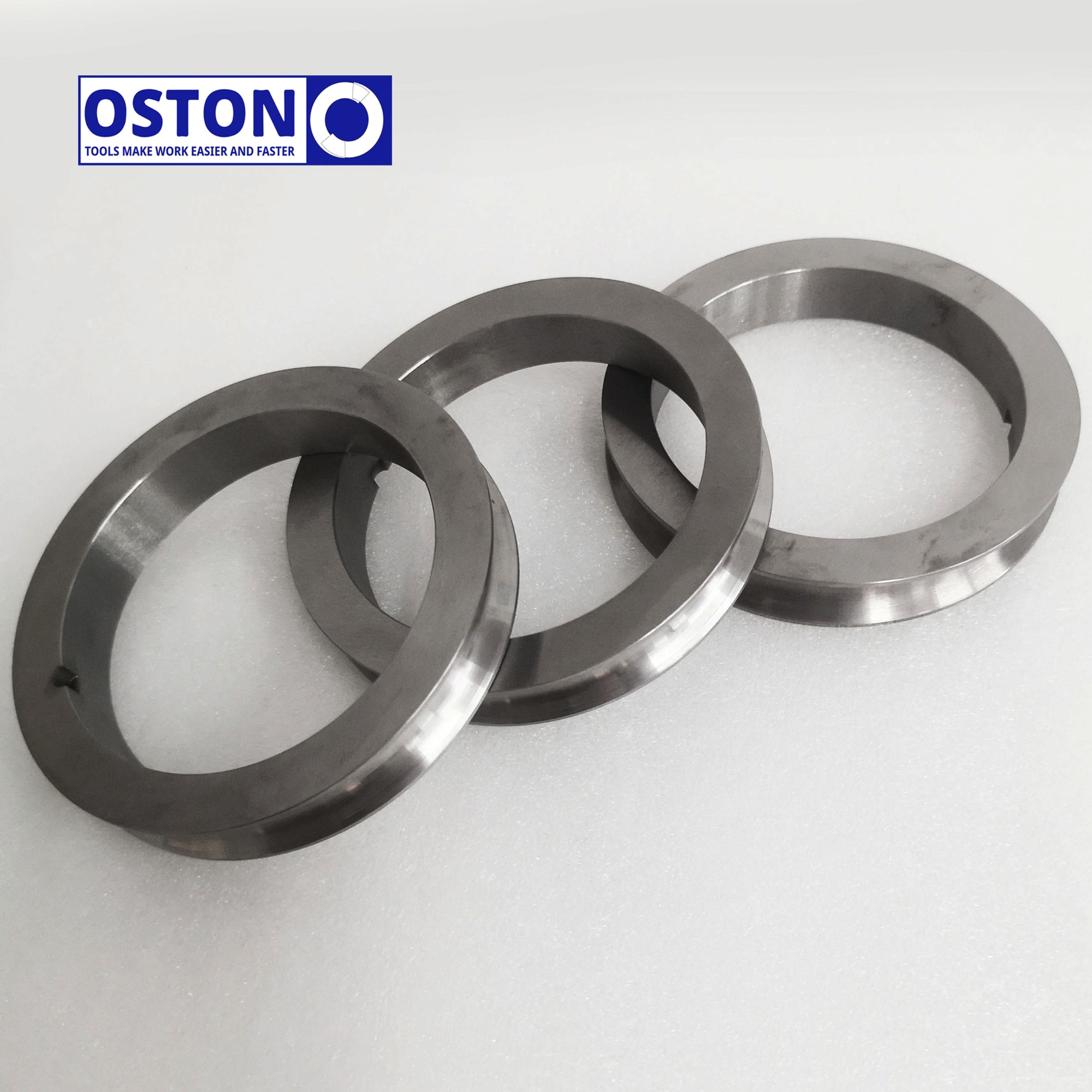 Tungsten carbide descaling roll 