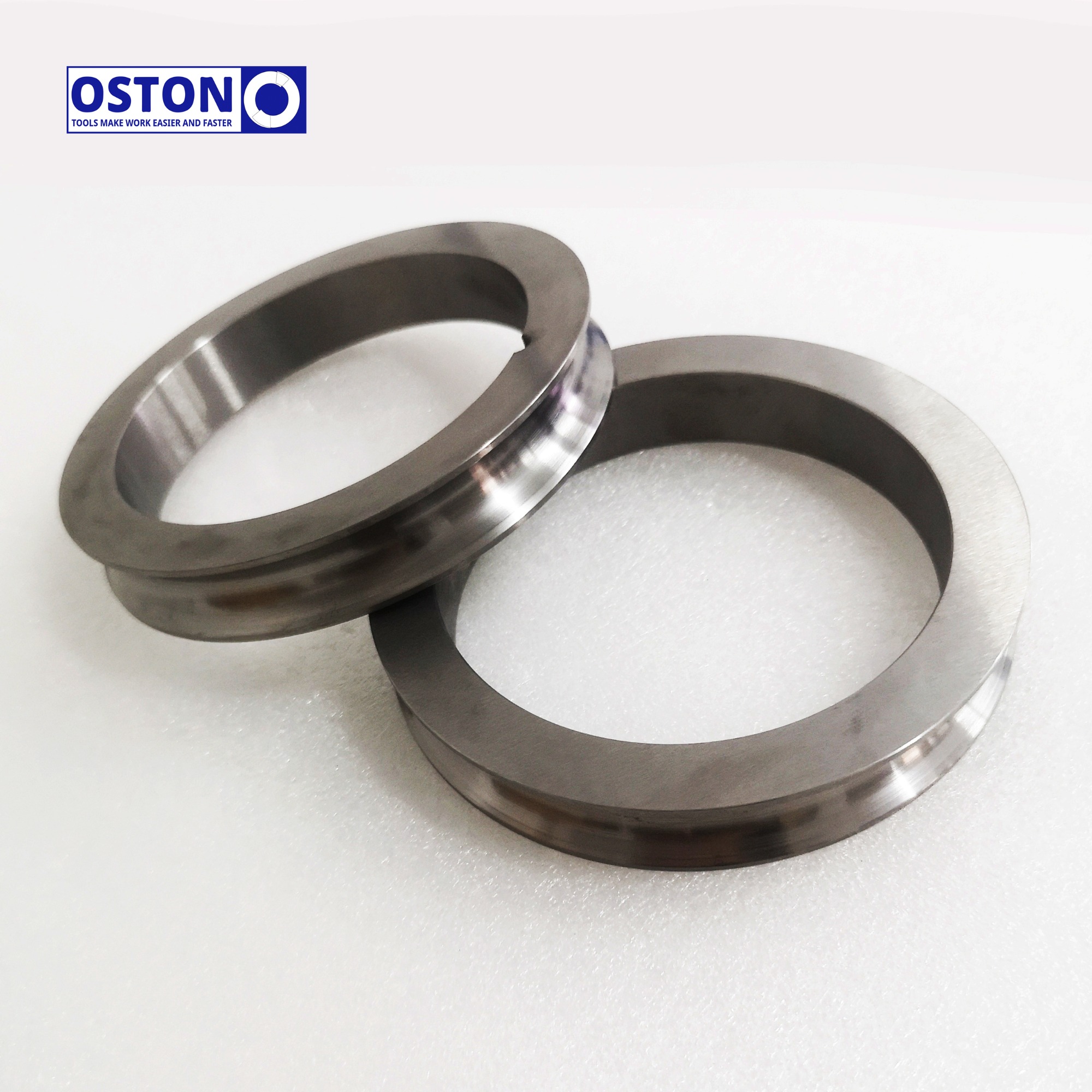 Tungsten carbide descaling roll 