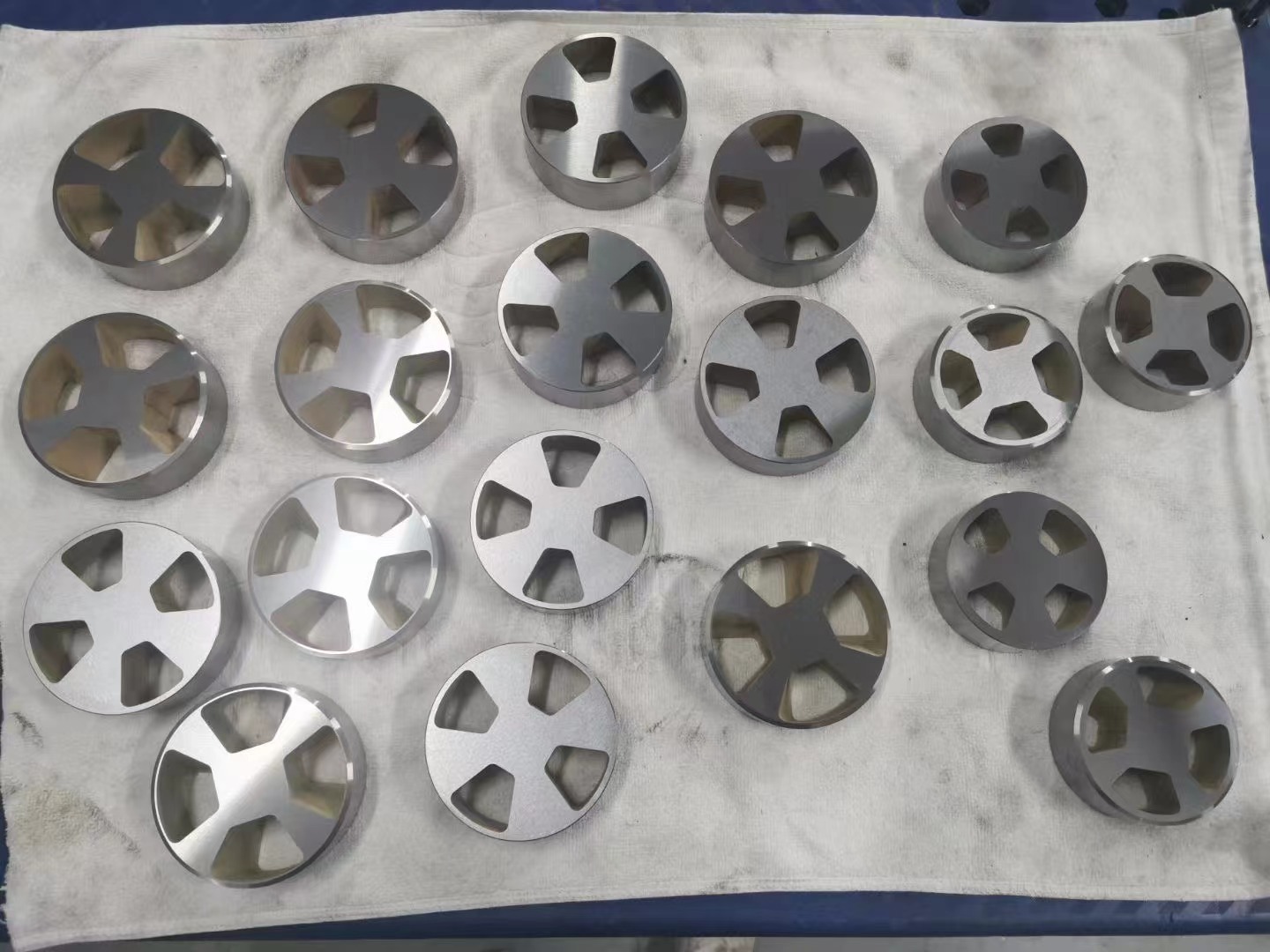 tungsten carbide cages for oil industry