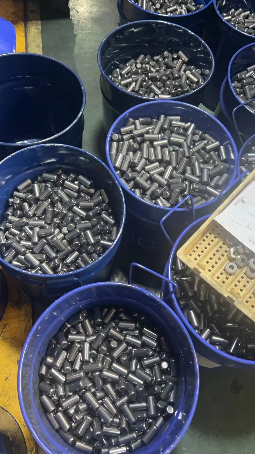 High pressure grinding studs