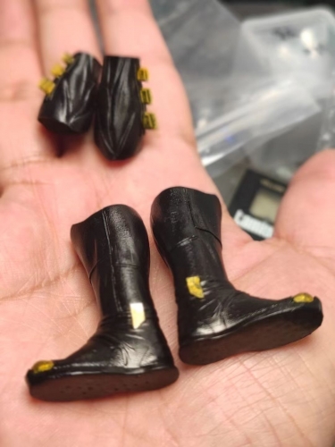 GW Light-armored Batman black gloves and black boots 1：12