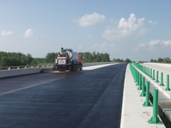 Sello de viruta para la construcción de una capa impermeable de la superficie del puente de hormigón