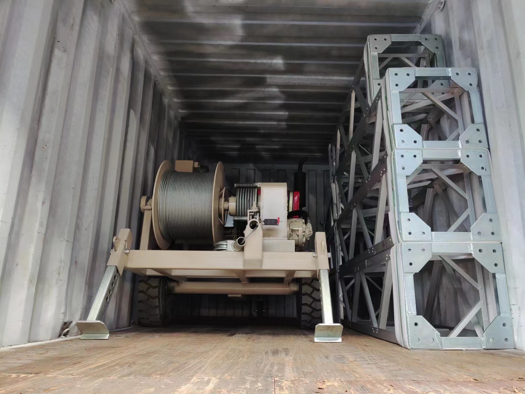 Underground cable pulling equipment hydraulic puller DQ40 is exported