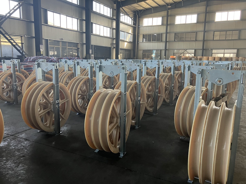 916MM Three Sheaves Conductor Pulleys are exported to West Asia Country