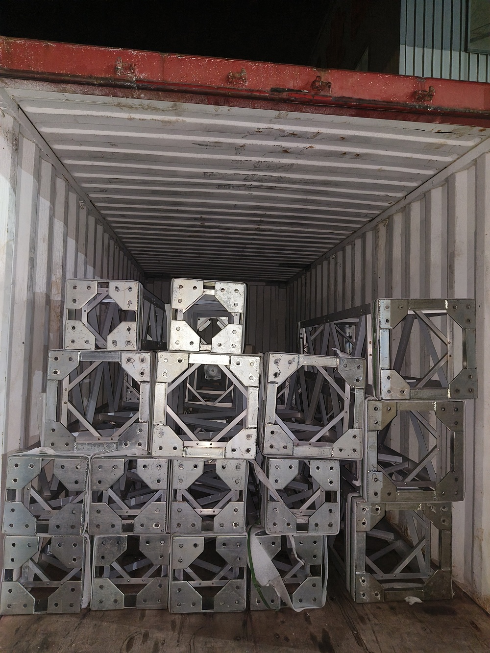 Aluminum alloy gin poles and motorised winches are exported