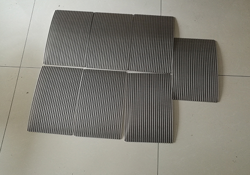 DSM screens(sieve bend screens) can be customized with various radii and angles to suit specific requirements. Commonly employed angles include 45°, 60°, 90°, 180°, and 270°.
