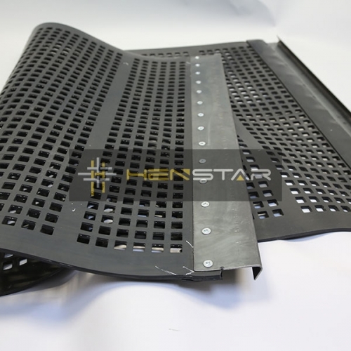 Tensioned rubber screen mesh