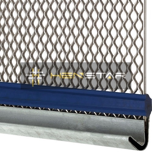 Self cleaning wire mesh