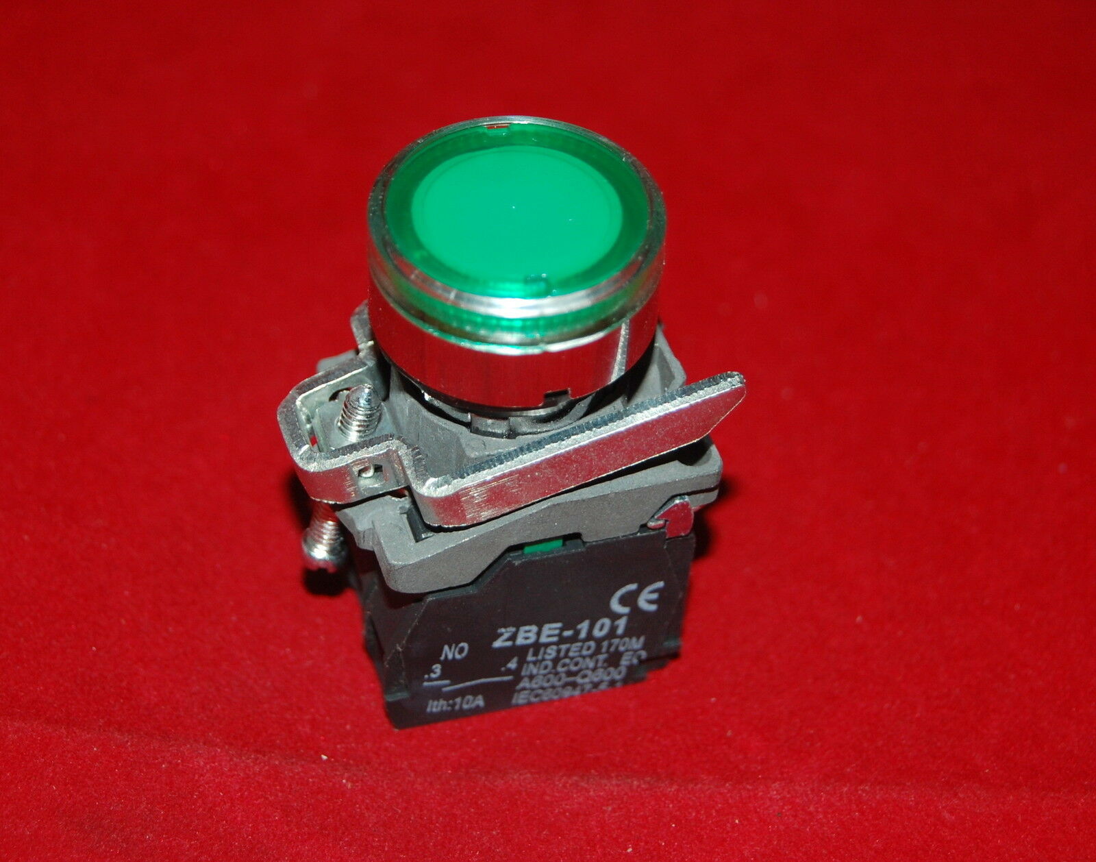 1PC 22MM  Illuminated pushbuttons with flush push Fits XB4BW33G5 110/120V Green