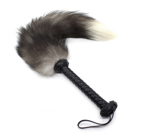 MOG Tail hand-woven feather shaped whip