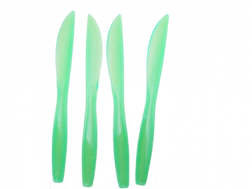 Plastic Party Knives 6"