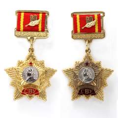 Insignias y medallas militares