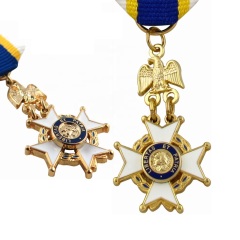 Custom WW2 Military Medals With Ribbon Drape
