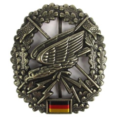 Bundeswehr Metal Beret Insignia 