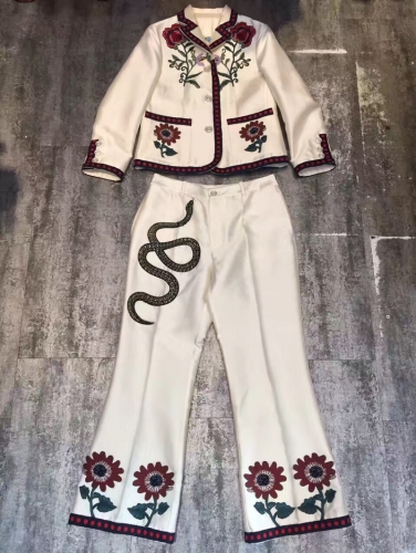 GUCCI A suit of clothes and trousers