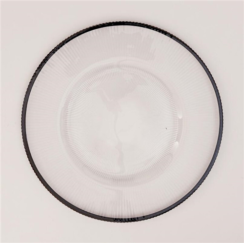 black rimmed glass charger plate