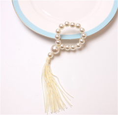 Anillos de servilletas con cuentas de perlas y estilo de flecos para fiestas de bodas