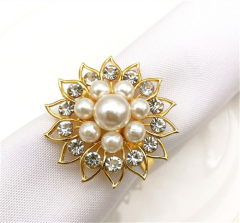 Anecdotales de servilletas con flor de perla blanca para decoración de mesa de boda
