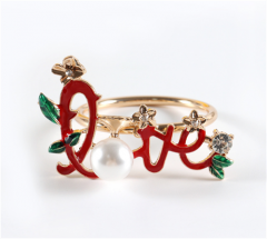 Anillos de servilletas para San Valentín: con flores, rincones de cristal, pétalos de corazón, letras del alfabeto y cartas de amor
