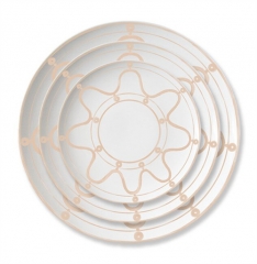 Elegantes Beige-Weiss Keramiktellerset für Premium, kultivierte, klassische und rustikale Hochzeitstischdekoration