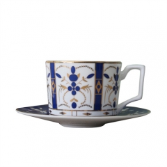 Chinesische Lieferanten von klassischen keramischen Chargertellern, Porzellangeschirrset mit blauem und goldenem Rand
