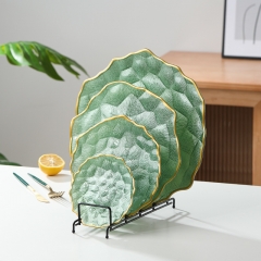 Vente en gros en vogue Assiettes en verre élégantes à bord irrégulier en argent, or, noir et or rose, idéales pour les mariages