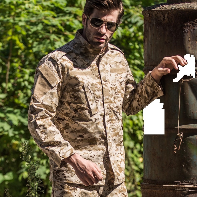 Atuendo de combate de entrenamiento para soldados de las fuerzas especiales de la Brigada camuflada de la UCA