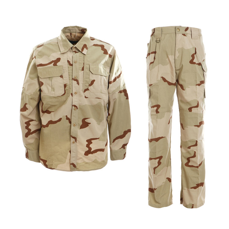 куртка и брюки в военной одежде