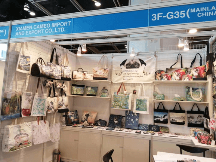 In october2018, our personalized customized handbags participated in the large-scale exhibition held in Hong Kong.