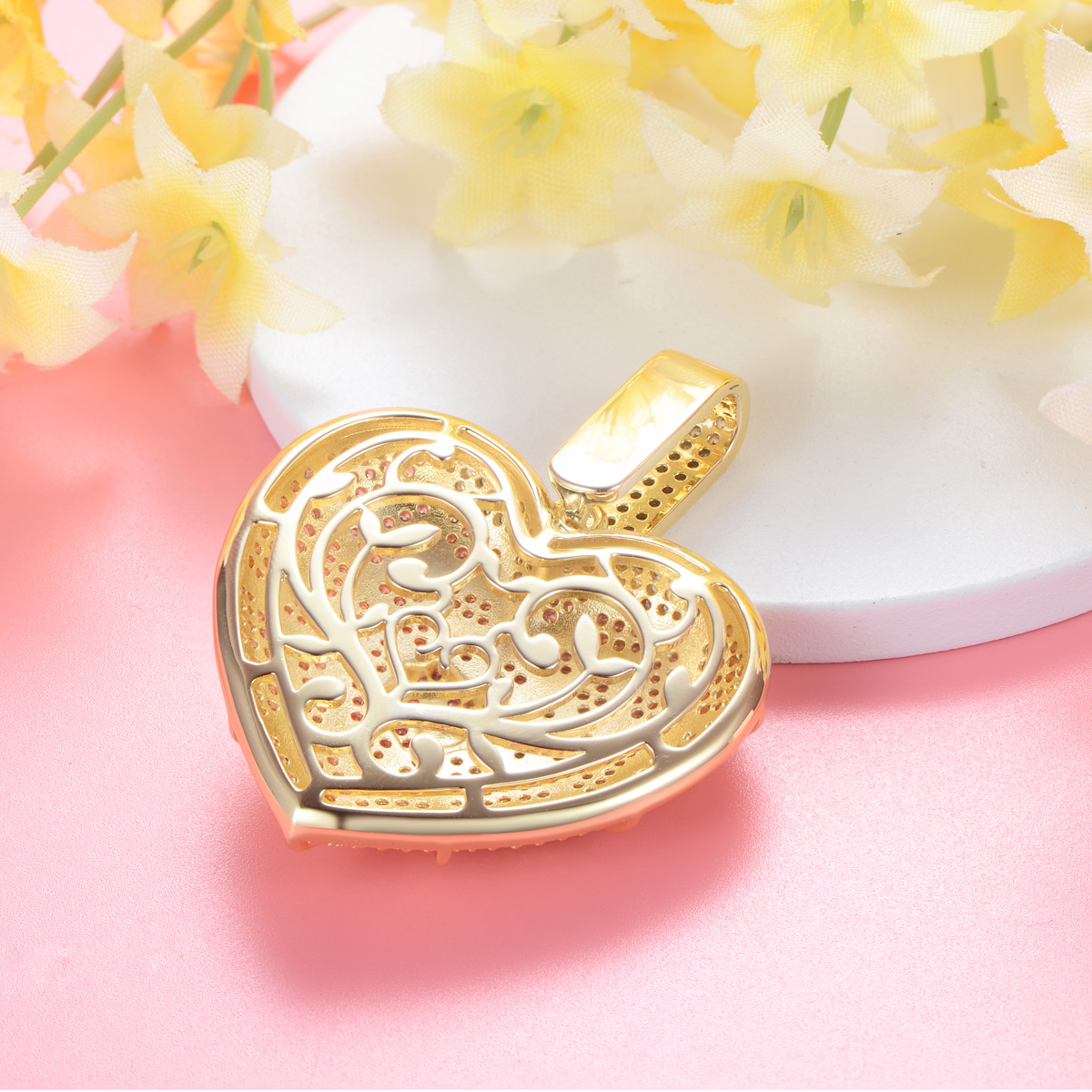 restrained heart pendant