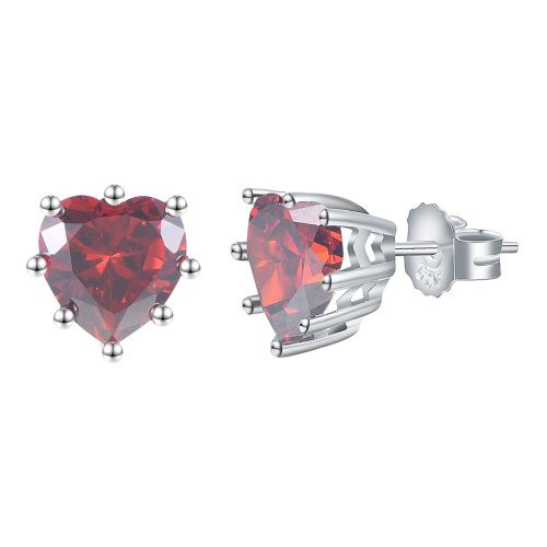 Jan. heart stud earrings
