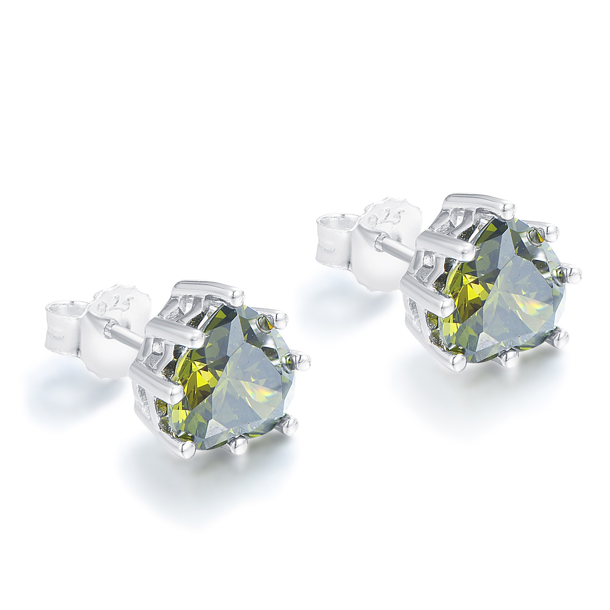 Aug. heart stud earrings