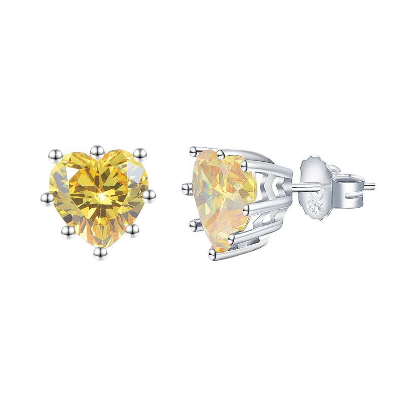 Nov. heart stud earrings