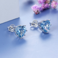 Jun. heart stud earrings
