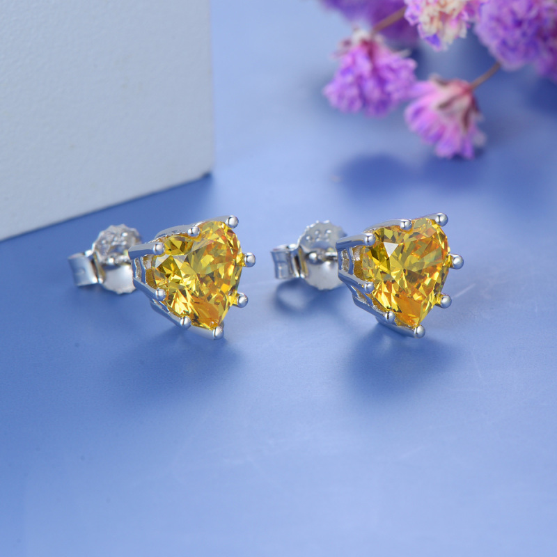 Nov. heart stud earrings