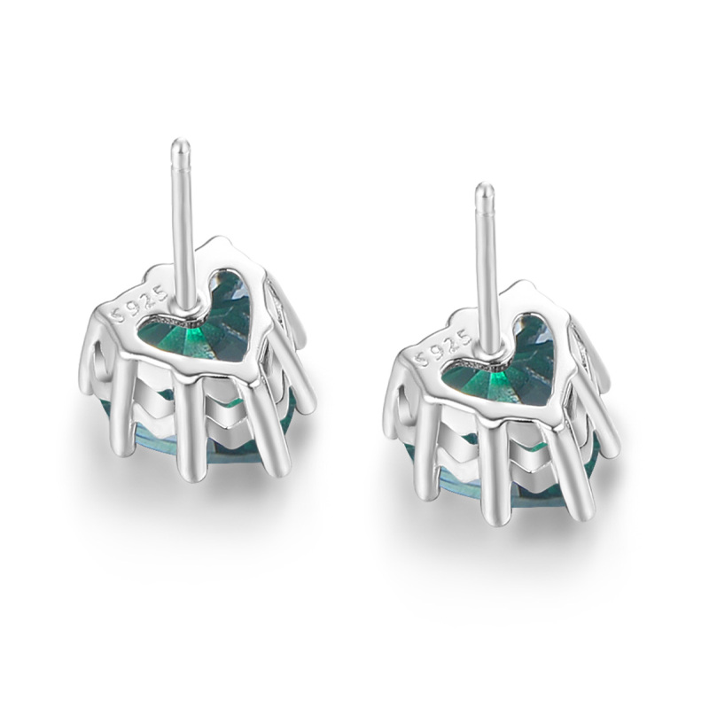 May. heart stud earrings