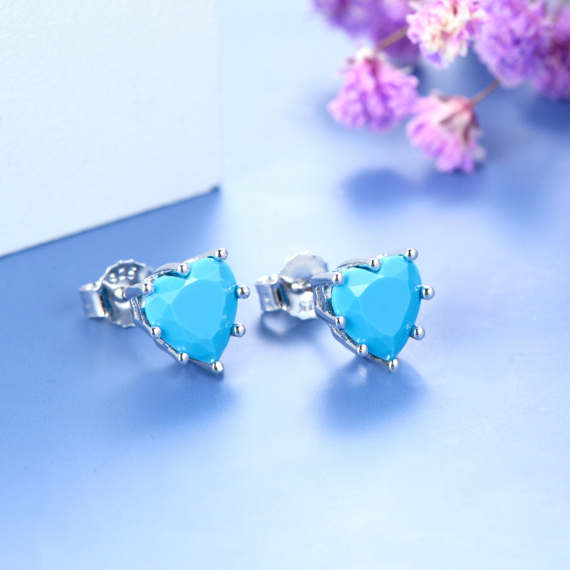 Dec. heart stud earrings