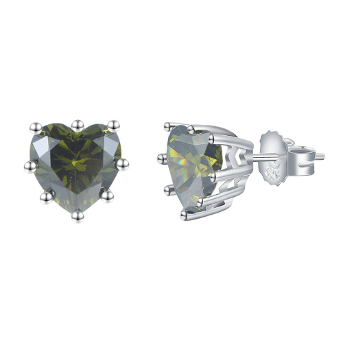 Aug. heart stud earrings