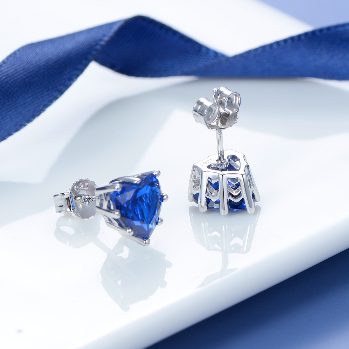 Sep. heart stud earrings