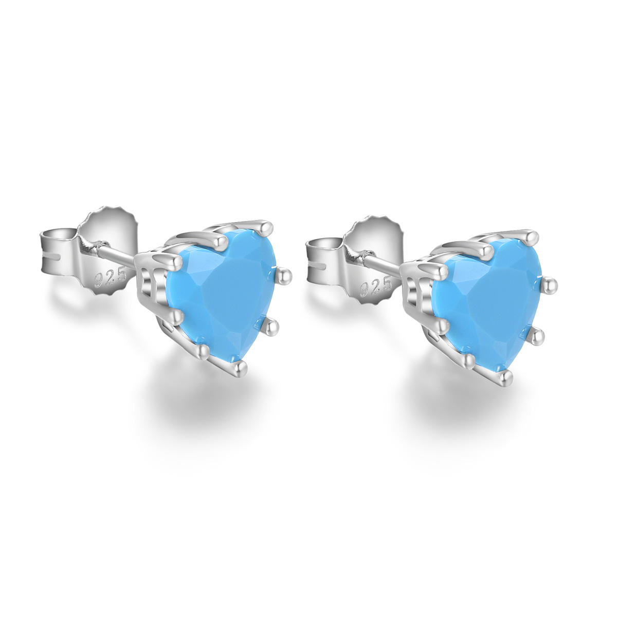 Dec. heart stud earrings