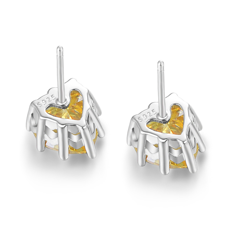 Nov. heart stud earrings