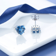 Mar. heart stud earrings