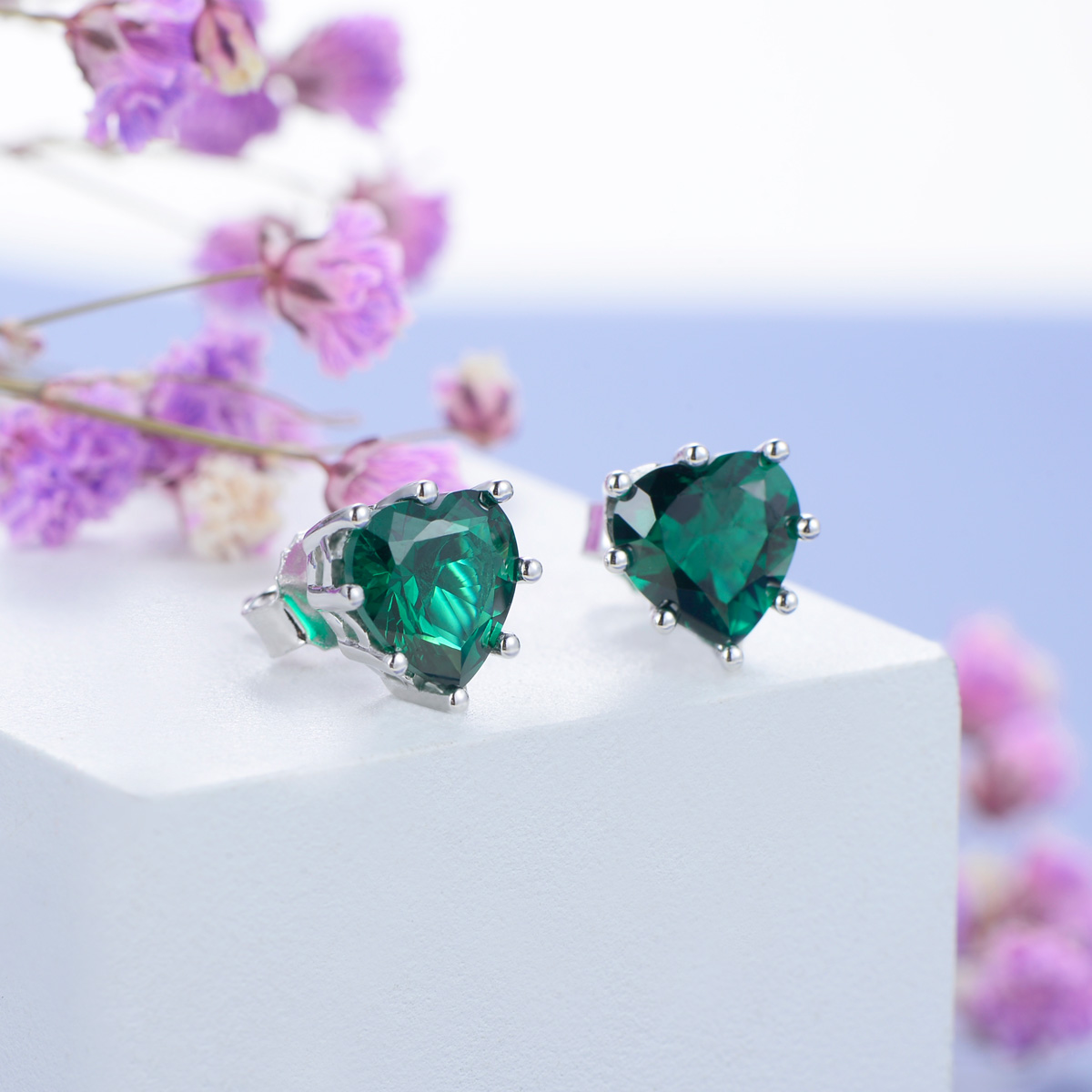 May. heart stud earrings