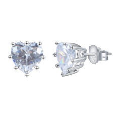 Apr. heart stud earrings