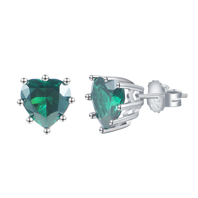 May. heart stud earrings