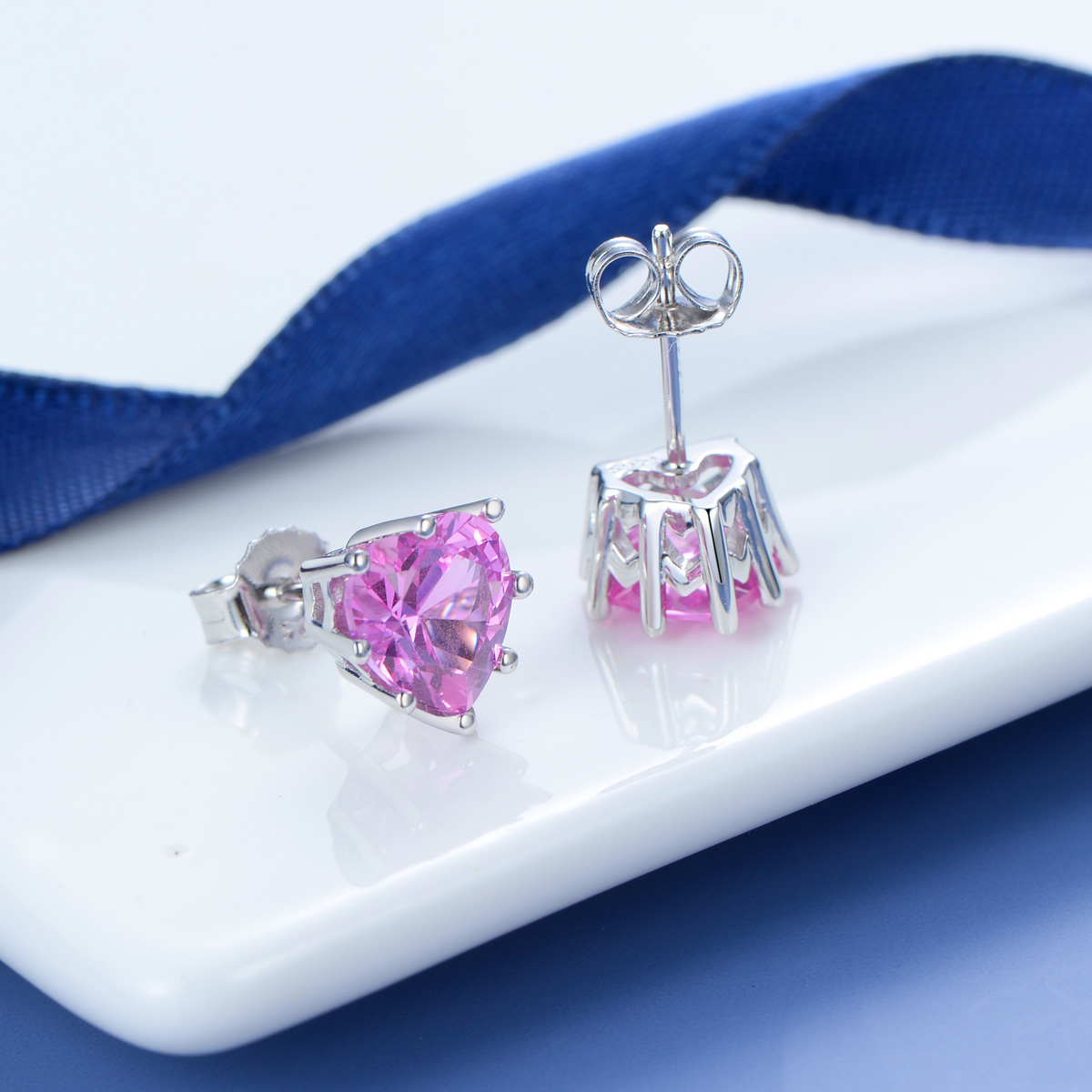 Oct. heart stud earrings